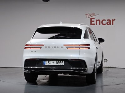 صورة 4 لـ 2024 Genesis GV70