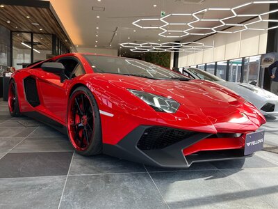 LAMBORGHINI AVENTADOR