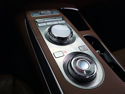 صورة 9 لـ 2022 Genesis GV70