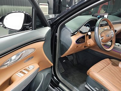 صورة 10 لـ 2022 Genesis GV70