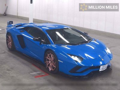 LAMBORGHINI AVENTADOR - 1