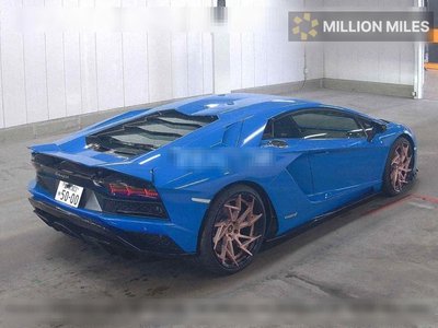 LAMBORGHINI AVENTADOR - 5