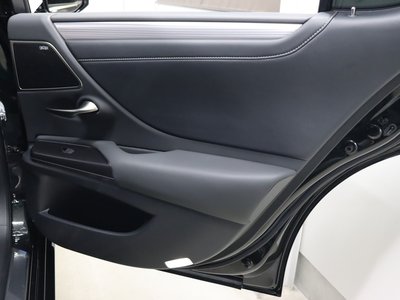 صورة مصغرة 18 لـ 2021 Lexus ES