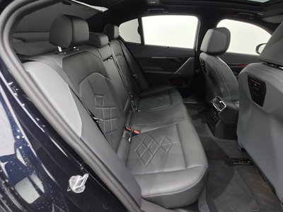 صورة مصغرة 33 لـ 2025 BMW 5 SERIES