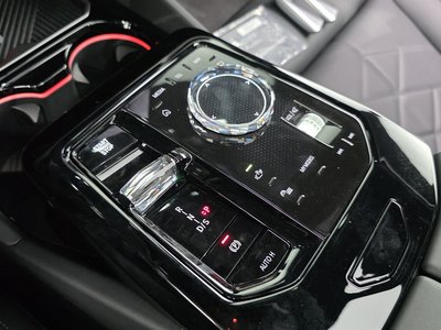 صورة مصغرة 12 لـ 2025 BMW 5 SERIES