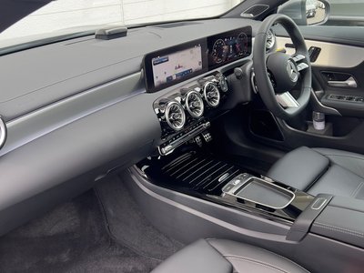 MERCEDES-BENZ CLA - 10