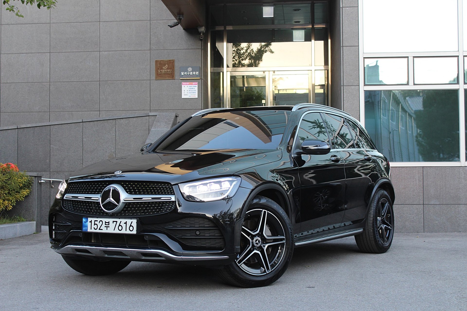MERCEDES-BENZ GLC - View 1
