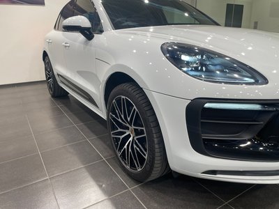 PORSCHE MACAN - 10