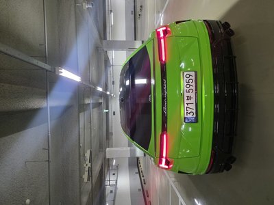 LAMBORGHINI URUS - 2