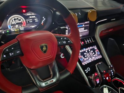 LAMBORGHINI URUS - 8