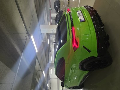 LAMBORGHINI URUS - 4