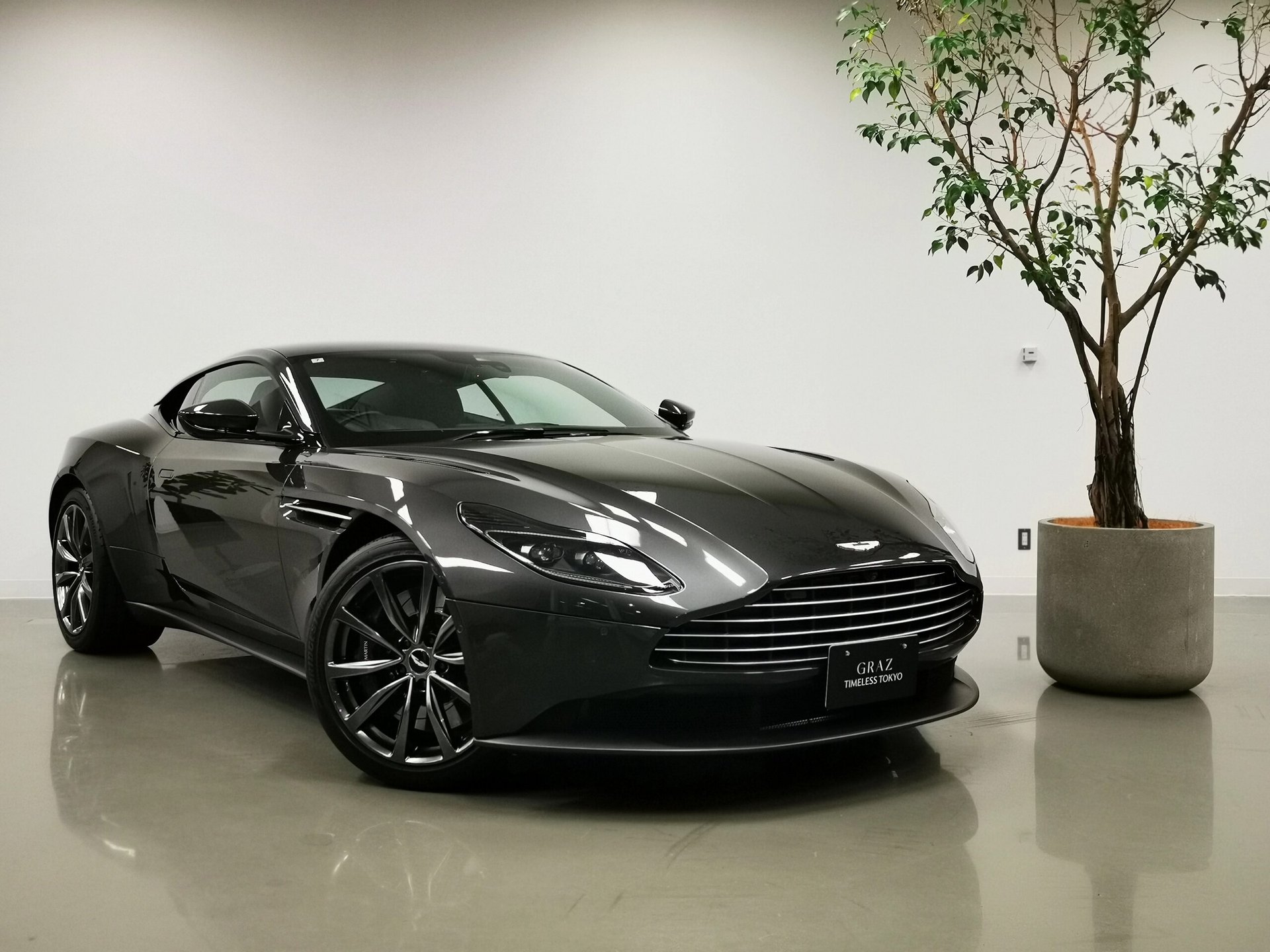ASTON MARTIN DB11 - View 1