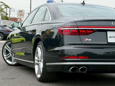 AUDI S8 - 8