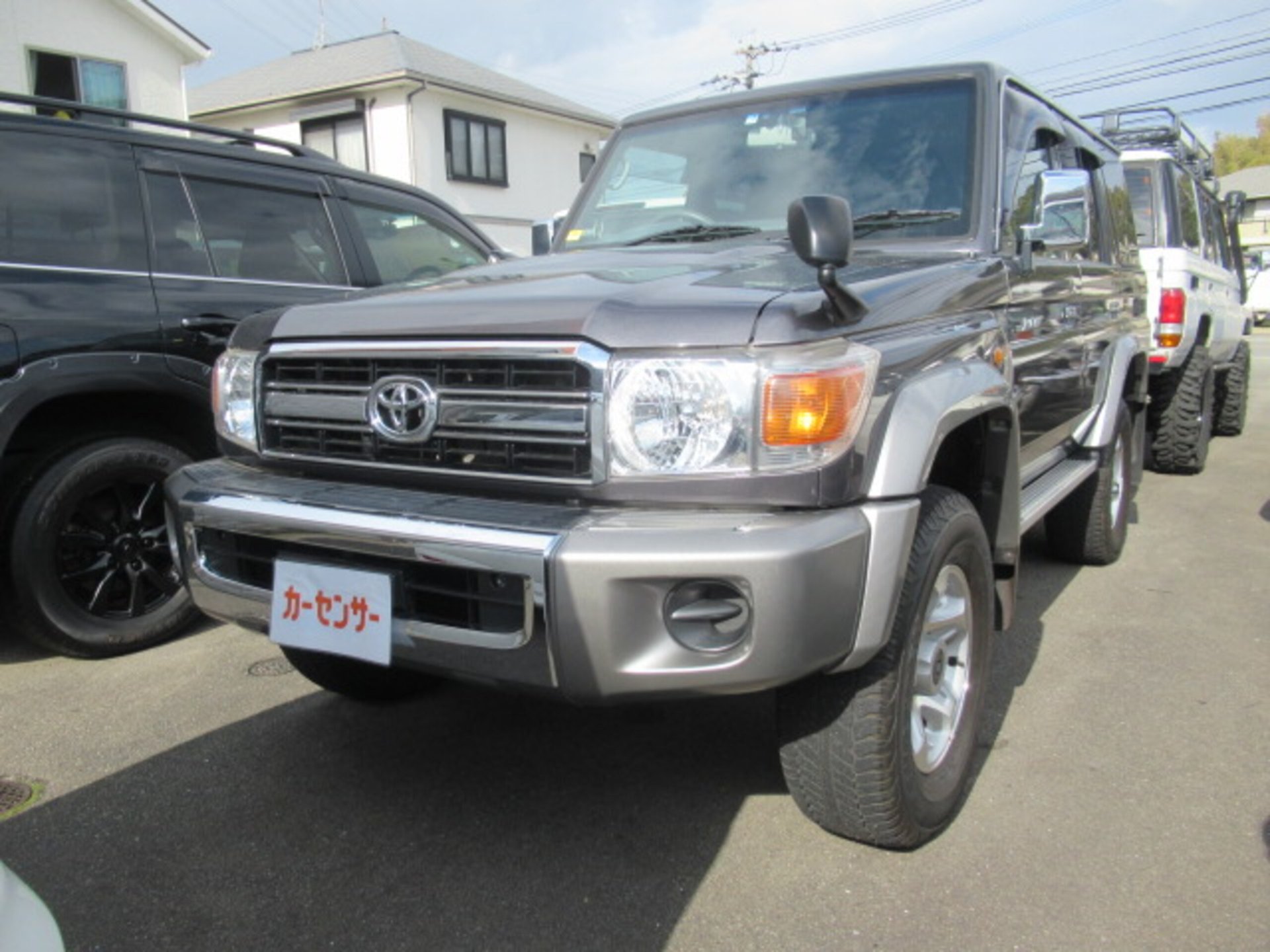 TOYOTA LAND CRUISER 70 - View 1