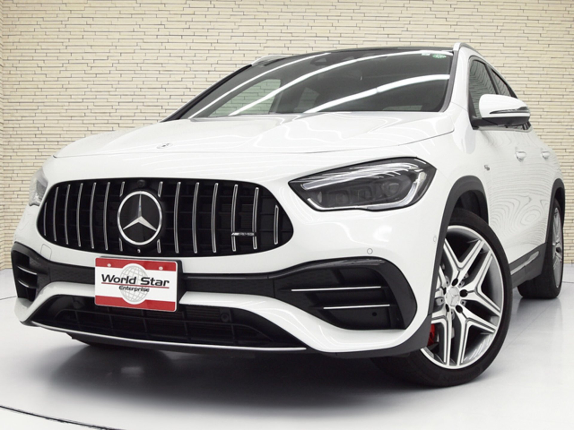 MERCEDES-BENZ GLA AMG - View 1