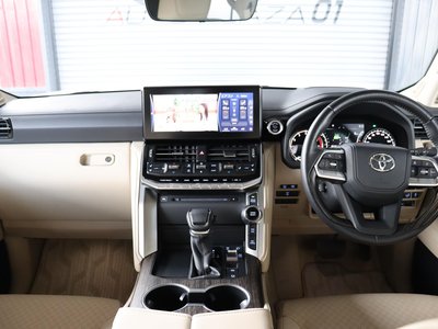 TOYOTA LAND CRUISER 300 - 8