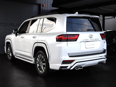 TOYOTA LAND CRUISER 300 - 7