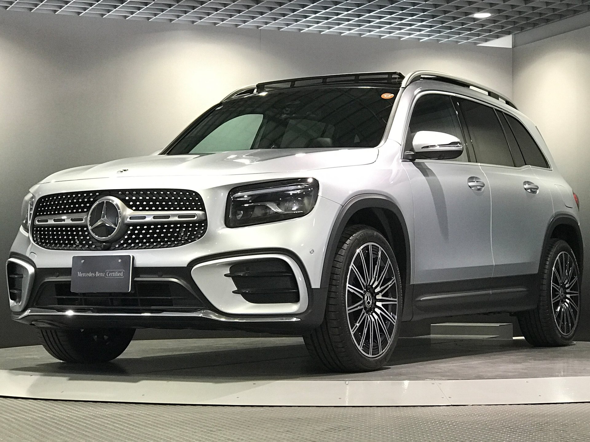 MERCEDES-BENZ GLB - View 1
