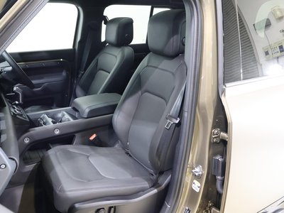 LAND ROVER DEFENDER - 3