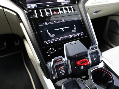 LAMBORGHINI URUS - 10