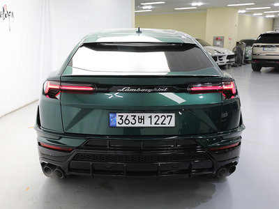 LAMBORGHINI URUS - 3