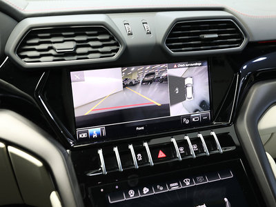 LAMBORGHINI URUS - 8