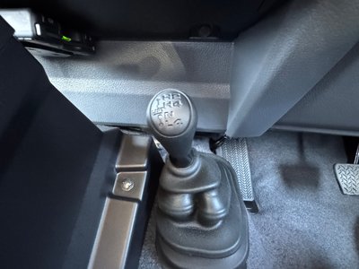 TOYOTA LAND CRUISER 70 - 7