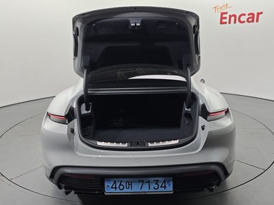 2022 Porsche TAYCAN 缩略图 23