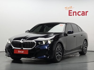2026 BMW 5 SERIES 照片 1