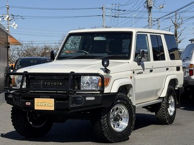 TOYOTA LAND CRUISER 70 - 1