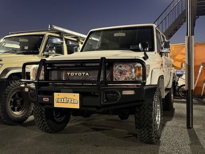 TOYOTA LAND CRUISER 70 - 4