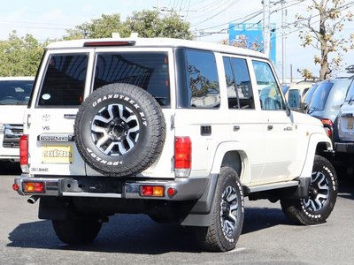 TOYOTA LAND CRUISER 70 - 5
