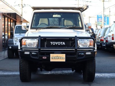 TOYOTA LAND CRUISER 70 - 1