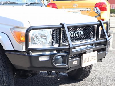 TOYOTA LAND CRUISER 70 - 6