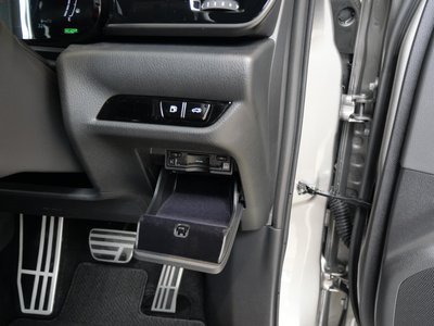 صورة مصغرة 13 لـ 2025 Lexus NX