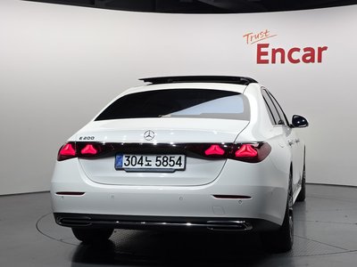 MERCEDES-BENZ E-CLASS - 3