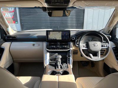 TOYOTA LAND CRUISER 300 - 3