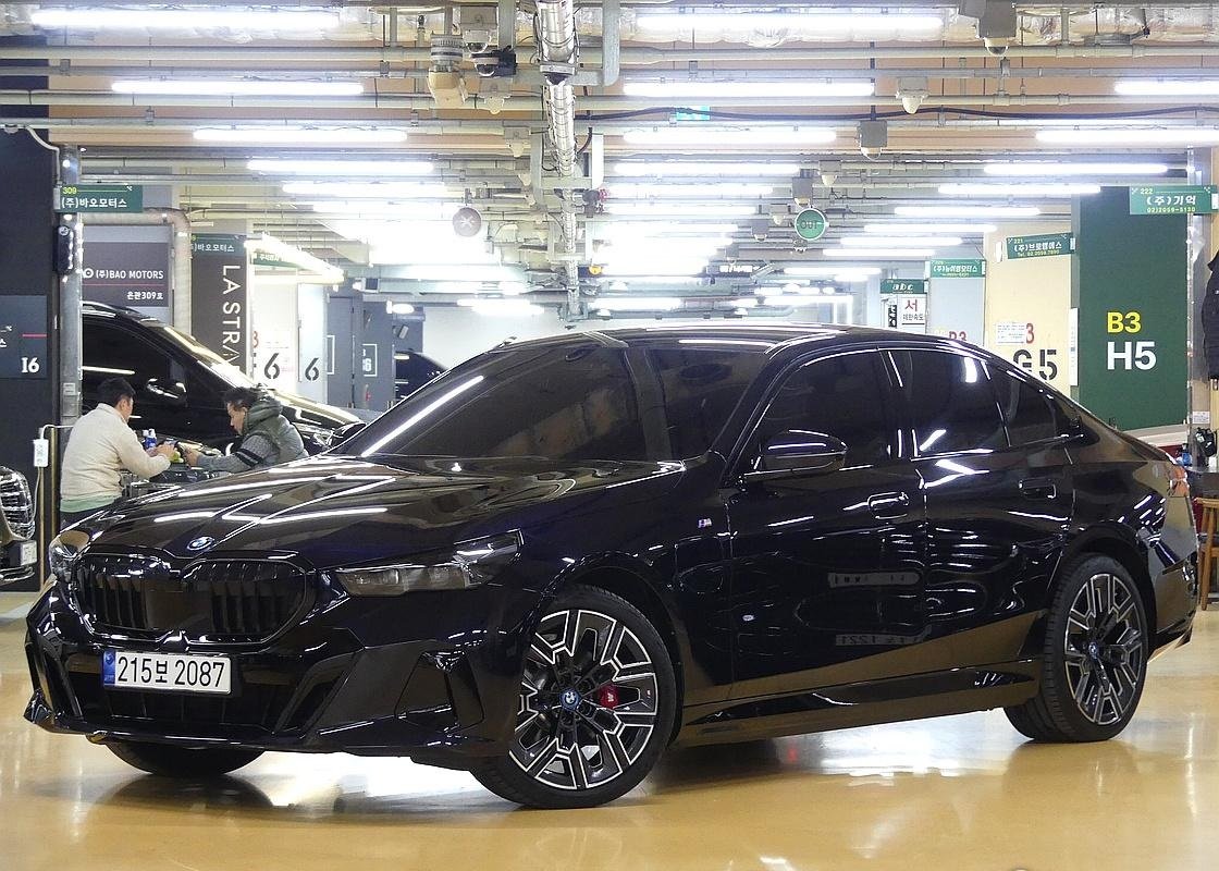 BMW 5 SERIES - View 1