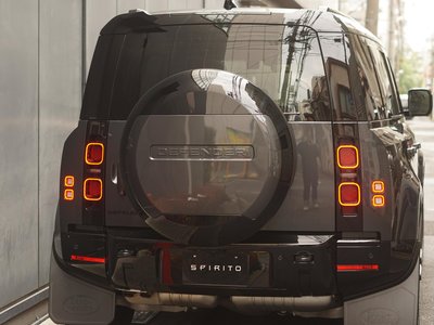 LAND ROVER DEFENDER - 6