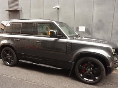 LAND ROVER DEFENDER - 10