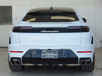 LAMBORGHINI URUS - 4