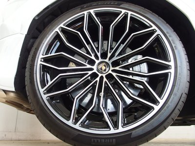 LAMBORGHINI URUS - 7