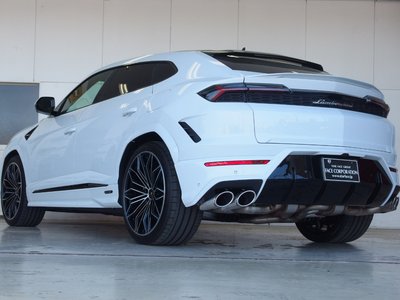 LAMBORGHINI URUS - 10