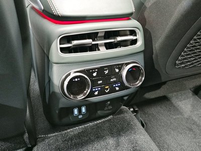 2022 Genesis GV70 — миниатюра 18