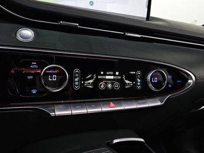 2022 Genesis GV70 — миниатюра 17