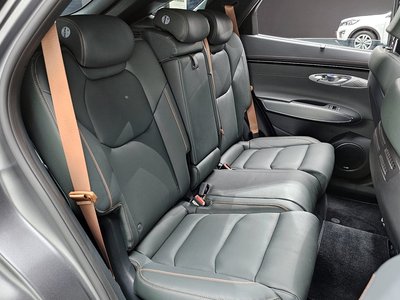 2022 Genesis GV70 — миниатюра 12