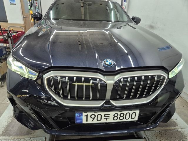 BMW 5 SERIES - View 1