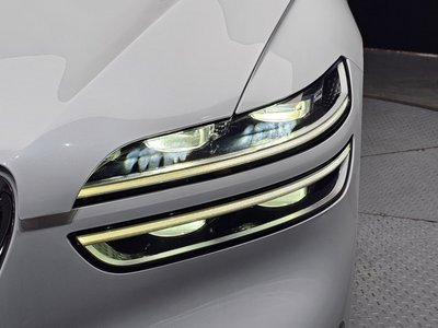 صورة 9 لـ 2022 Genesis GV70