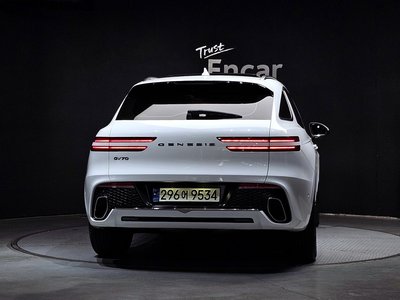 صورة 4 لـ 2022 Genesis GV70