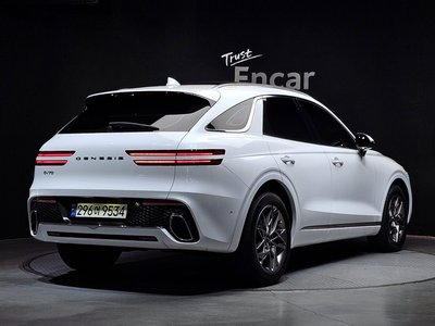صورة 3 لـ 2022 Genesis GV70